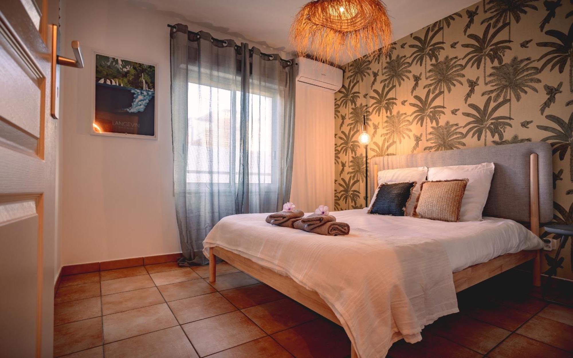 Tropicocoon Appart' En Plein Centre Ville Saint Pierre Luaran gambar